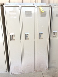 lot 261 image: 3 Door Full Length Lockers