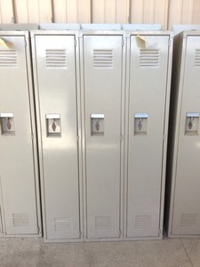 lot 263 image: 3 Door Full Length Lockers