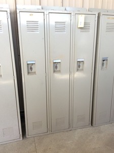 lot 264 image: 3 Door Full Length Lockers