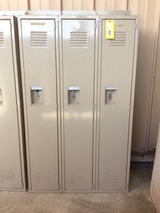 lot 265 image: 3 Door Full Length Lockers