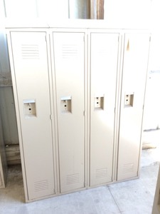 lot 271 image: 4 Door Full Length Lockers