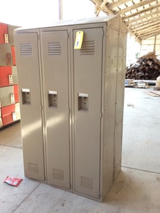 lot 268 image: 6 Door Full Length Lockers back-to-back