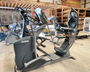 lot 10 image: Octane Seated Elliptical