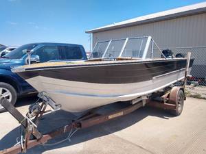 lot 1 image: 1990 Sylvan Pro Fisherman and Trailer