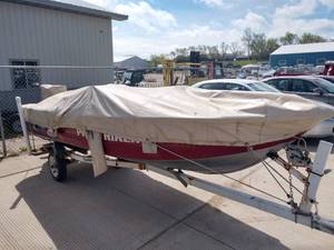 lot 2 image: 1996 MirroCraft Fishing Boat and Trailer