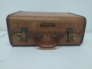 lot 17 image: Vintage Samsonite Briefcase By Shwayder Bros Inc.