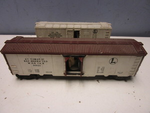 VINTAGE LIONEL O GAUGE AUTOMATIC REFER CARS WITH ACTIVATED TRAINMAN FIGURES