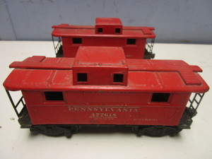 VINTAGE LIONEL O METAL CABOOSES, BUILT 1941