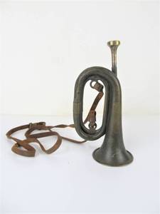 lot 4 image: Orig WW1 J.W. York & Son Military Bugle