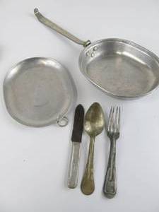 lot 16 image: Orig WW1 U.S. Mess Kit wCanvas Case