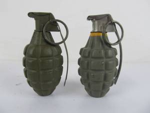lot 42 image: Vintage Inert M103A Hand Grenades