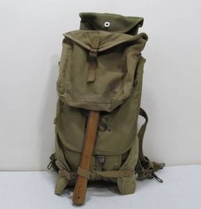 lot 88 image: Orig WW2 Soldiers Backpack wShovel etc