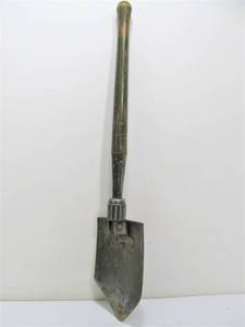 lot 94 image: Folding WW2 Foxhole Shovel