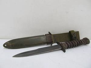 lot 95 image: WW2 U.S. Camillus M3 Trench Fighting Knife