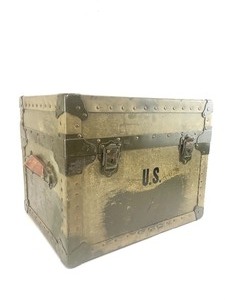 lot 141 image: Orig WW2 Enamelware Officers Mess Field Set wCase