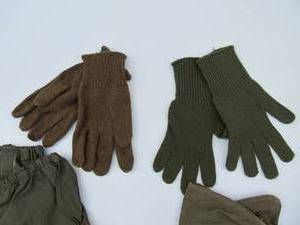 lot 128 image: Group of US Military Winter Gloves