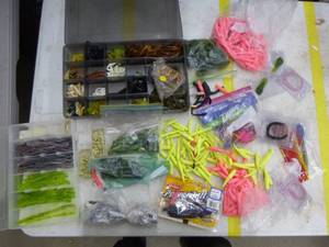 lot 276 image: Lot of Baits