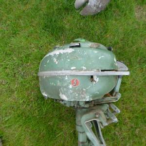 lot 41 image: Outboard Motor 5-HP
