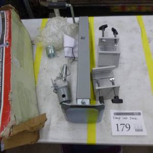 lot 179 image: U.S. General Sidewind Square Steel Tube Drop Leg Jack 3500 lbs (in original packaging)