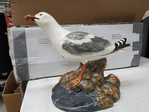 lot 26 image: Bobco Seagull Table Statue 14Lx11H