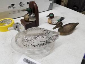 lot 27 image: Lot of (4) Wildlife Home Dcor  with Glass Candy Dish, Book End, Paperweights (x2)