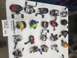 lot 582 image: Lot of (20) Bait Casting Fishing Reels