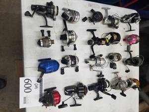 lot 600 image: Lot of (20) Fishing Reels