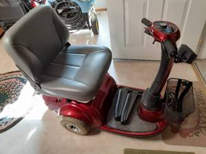 lot 1 image: Invacare  Zoom400 Mobility Scooter ...