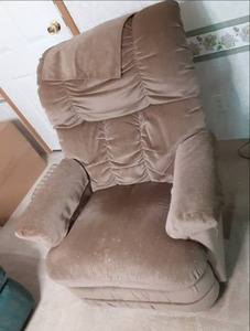 lot 3 image: Lazy Boy Reclining Side Chair Good...