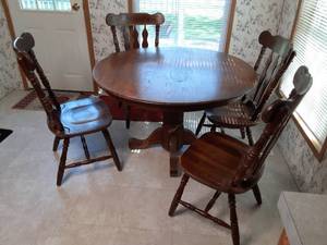 lot 14 image: Vintage Pedestal Table With (4) Cha...