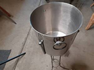 lot 37 image: Vintage Ice Bucket (All One Piece)...