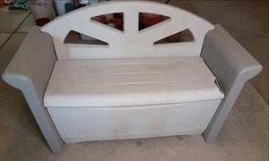lot 38 image: Plastic Rubbermaid Storage Bench 53 X 24 X 31 Some Damage, See Photos