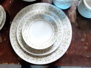 lot 40 image: Large Lot of Allegro Fine China (Ap...