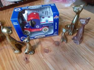 lot 63 image: Collector 1912 Ford Tanker in Box, ...