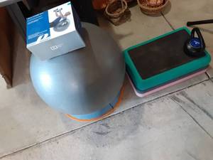 lot 68 image: Exercise Lot (Stepper, Kettle Ball ...