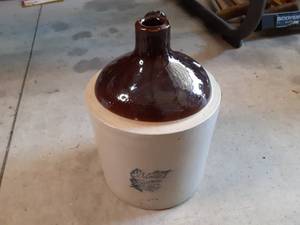 lot 81 image: Red Wing Jug...