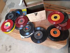 lot 94 image: Vintage 45 Records in Box...