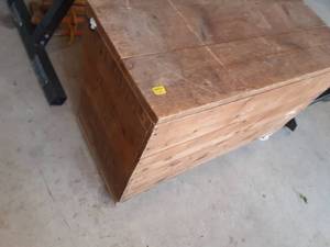 lot 95 image: Wood Chest On Wheels (31.5 X 14 X...