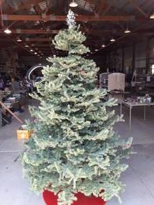 lot 105 image: 7.5 Artificial Christmas Tree Sta...