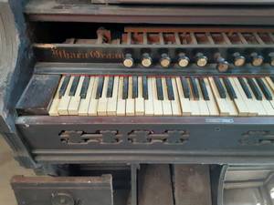 lot 01 image: Ithaca Antique Piano (47 X 23.5 X 70) Buyer Responsible For Removal