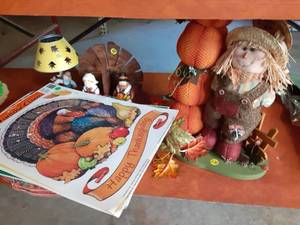 lot 120 image: Holiday Dcor Lot See Photos...
