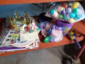 lot 121 image: Holiday Dcor Lot See Photos...