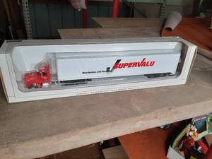lot 131 image: Super Value Semi (Die Cast Metal) S...
