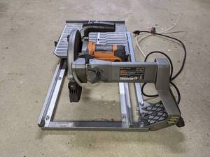 lot 14 image: Ridgid R4030 7 in. Wet Tile Saw with Laser