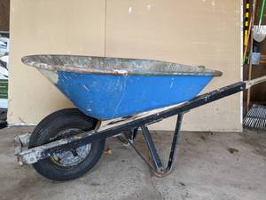 lot 72 image: Metal Wheelbarrow