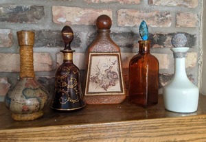 lot 121 image: (5) Decorative Decanters