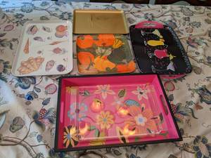 lot 135 image: (5) Colorful Trays