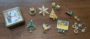 lot 106 image: Holiday Brooches & Earrings in Brass and Glass Box