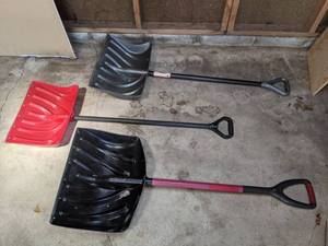 lot 85 image: (3) Snow Shovels