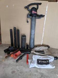 lot 69 image: Toro Electric Super Leaf Blower Vac with Attachments